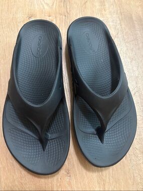 OOFOS OOriginal Flip Flop Men’s 6/ Women 8 Sandals Comfort Recovery Shoes Black